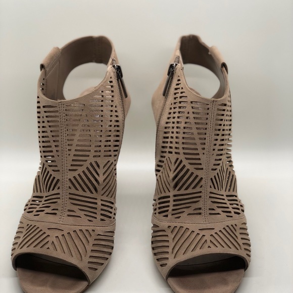 Vince Camuto heeled sandals - Picture 4 of 4